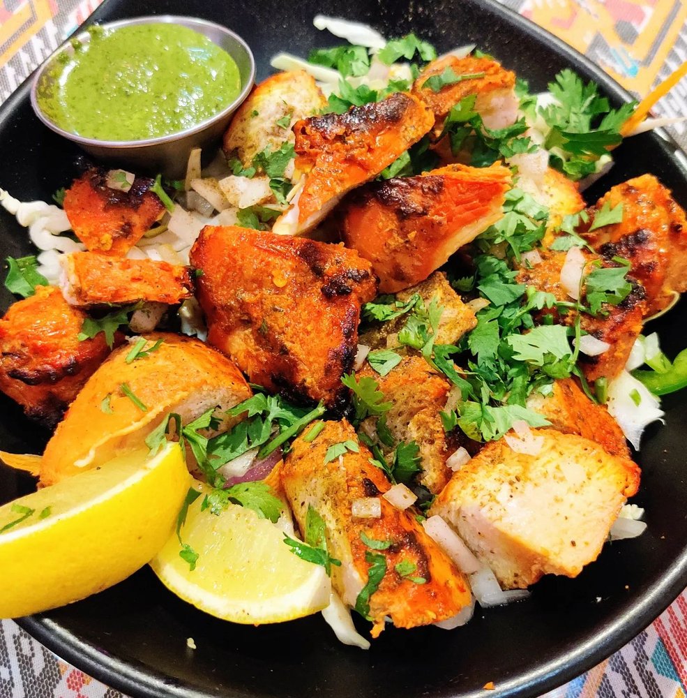 Charred tandoori chicken with cilantro, onion and mint chutney.